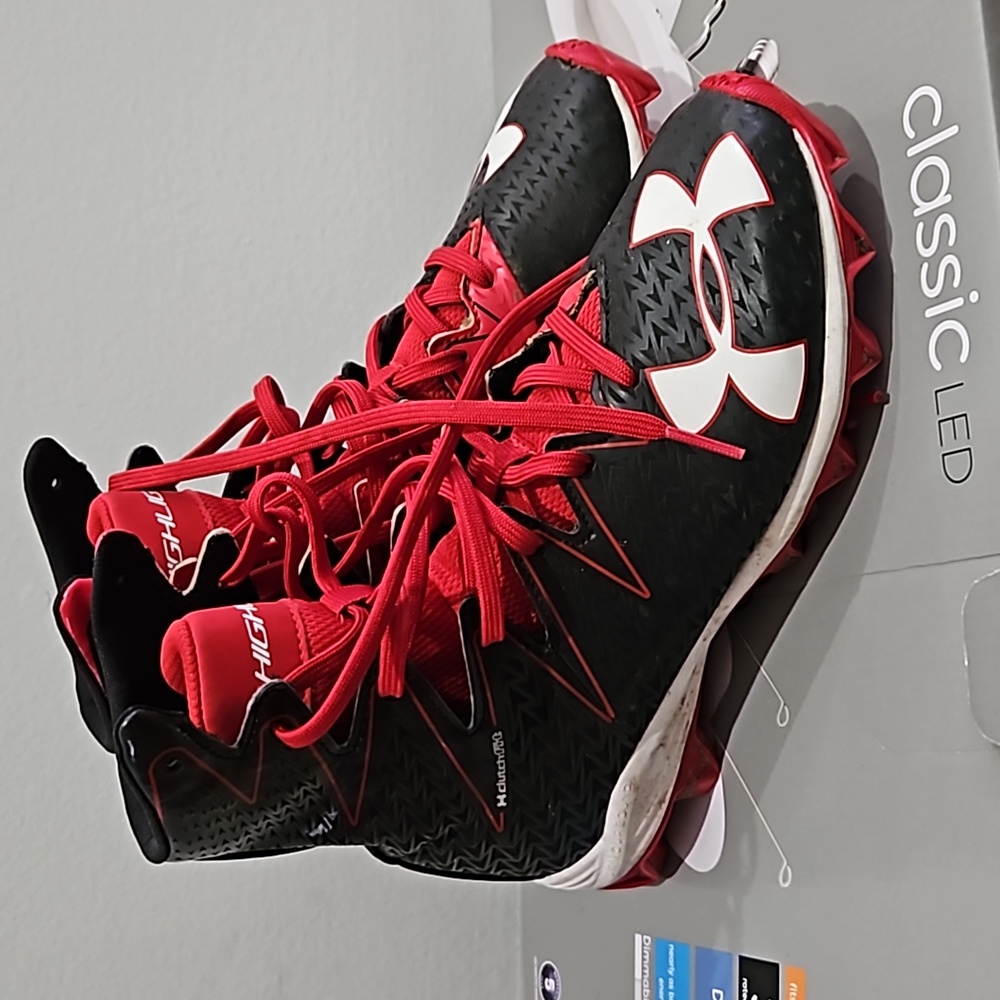 Boys Under Armour baseball cleats, size 4